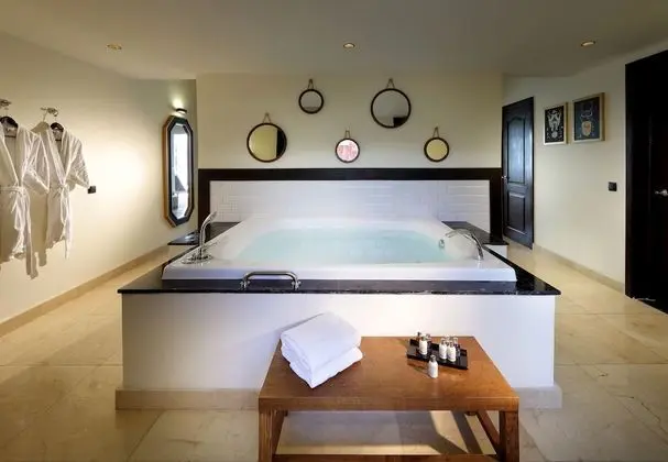 Romance Villa Suite Ocean View