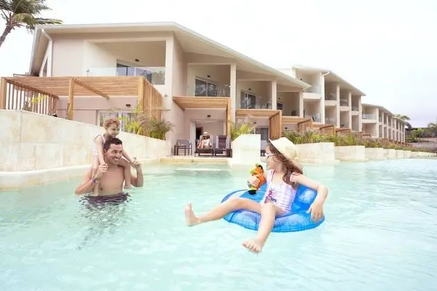 Junior Suite Swim Up Beachside
