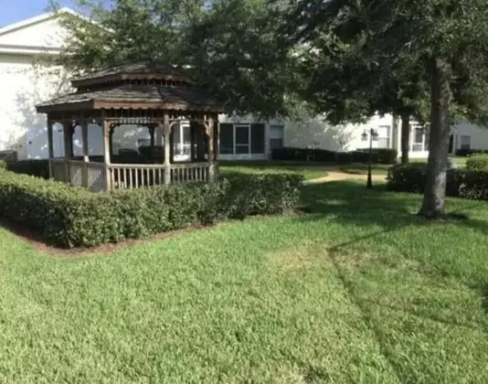 Ev (Grand Palm Community, picnic benches,)