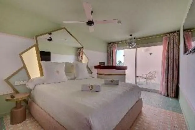 JUNIOR SUITE