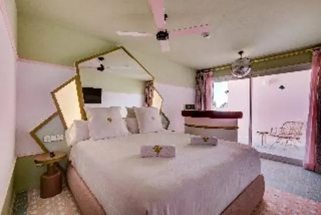 JUNIOR SUITE