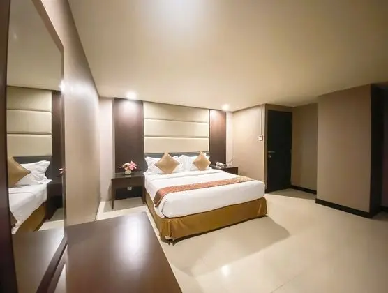 Grand Paragon Suite