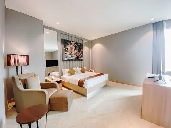 Grand Paragon Suite