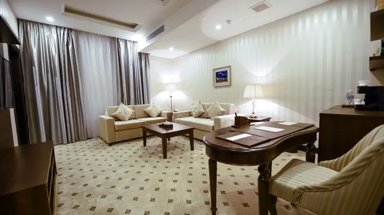 Standard Süit, 1 Yatak Odası, Business Dinlenme Salonu Kullanımı, Şehir Manzaralı