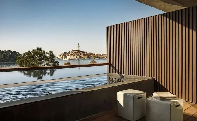 Deluxe Tek Büyük Yataklı Oda, Deniz Manzaralı