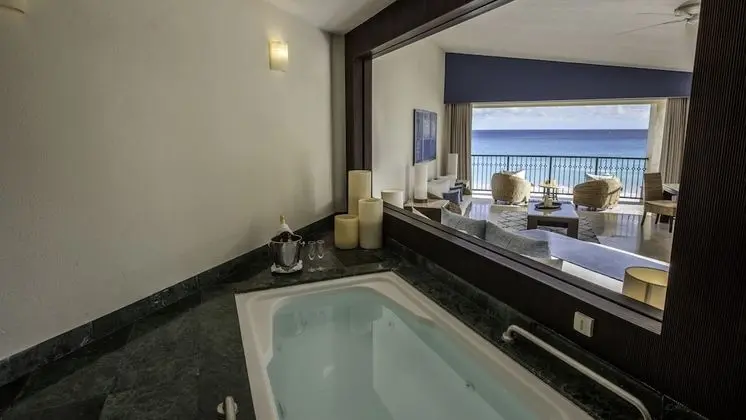 Royal Oda, Okyanus Manzaralı (Royal Tower Jacuzzi Suite)