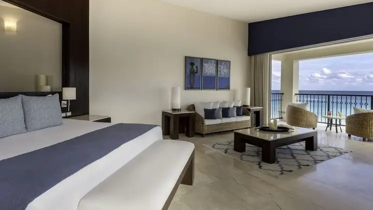 Royal Oda, Okyanus Manzaralı (Royal Tower Jacuzzi Suite)