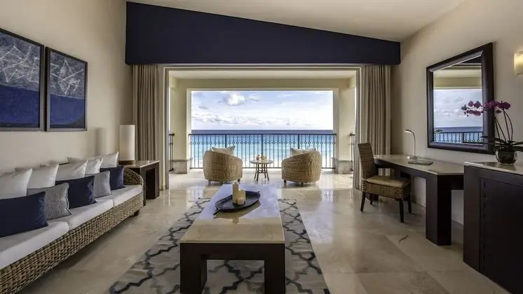 Royal Oda, Okyanus Manzaralı (Royal Tower Jacuzzi Suite)