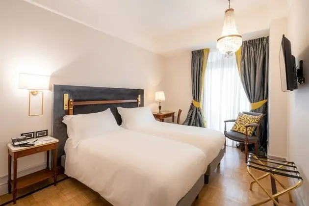 Standard Oda, 1 En Büyük (King) Boy Yatak, Tepe Manzaralı
