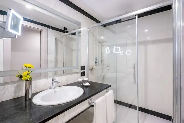 Standard Oda, 1 En Büyük (King) Boy Yatak, Tepe Manzaralı