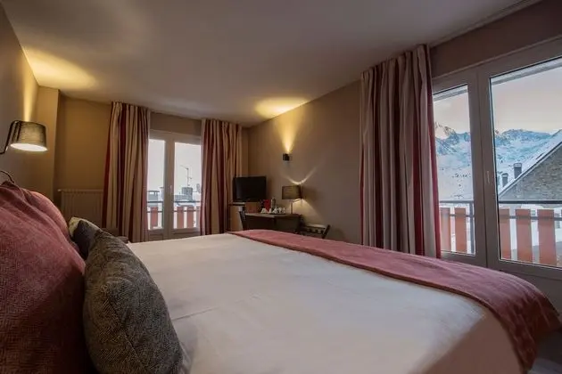 Üç Kişilik Oda (con balcon + vistas 3)