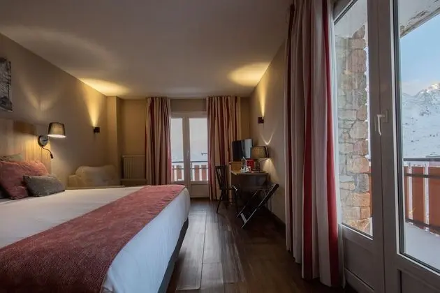 Üç Kişilik Oda (con balcon + vistas 3)