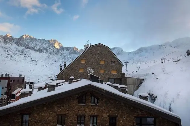 Üç Kişilik Oda (con balcon + vistas 3)