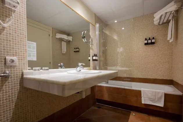 Üç Kişilik Oda (con balcon + vistas 3)