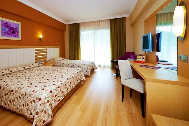 Peyzaj Manzaralı 1 Çift Kişilik Yatak