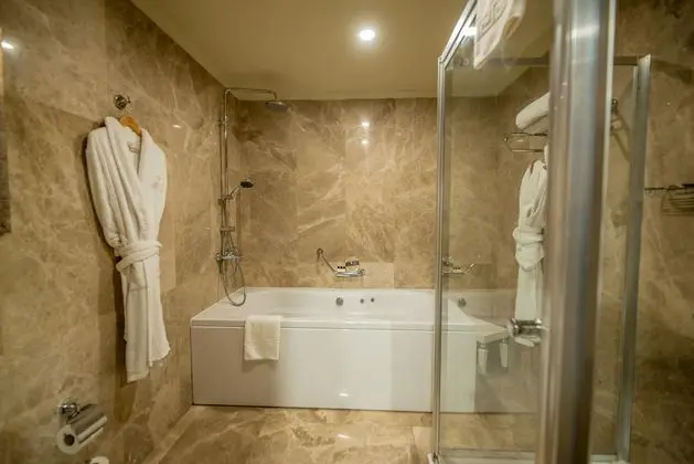 https://images.etstur.com/imgproxy/resize/2560x1440/files/images/hotelImages/etsrooms/163/Grand_Pasha_Kyrenia_Hotel___Spa_20260410171330_1.jpeg
