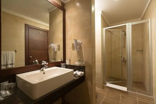 https://images.etstur.com/files/images/hotelImages/CYB/50068/l/Grand-Pasha-Nicosia-Hotel---Casino---Spa-Oda-328159.jpg