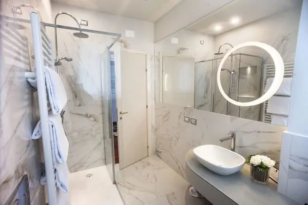 Büyük Yataklı Tek Kişilik Oda, 1 Çift Kişilik Yatak, Kısmi Deniz Manzaralı, Denize Bakan