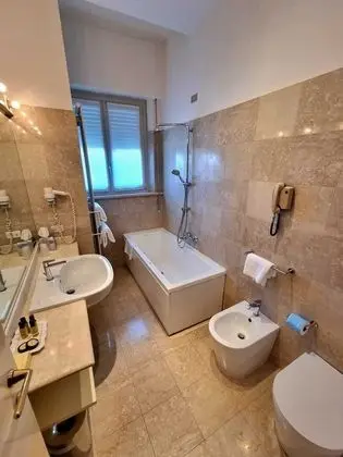 Tek Büyük Yataklı Oda, 1 Çift Kişilik veya 2 Tek Kişilik Yatak, Kısmi Deniz Manzaralı, Denize Bakan