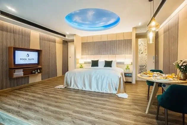 Jacuzzi Suite