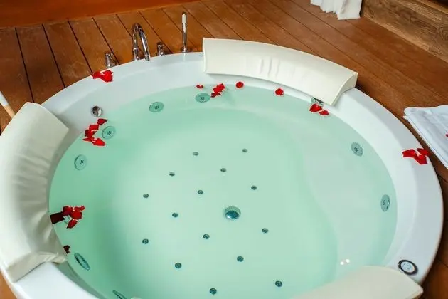 Jacuzzi Suite