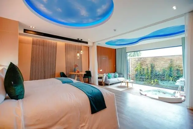 Jacuzzi Suite