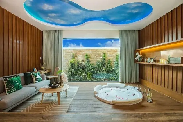 Jacuzzi Suite