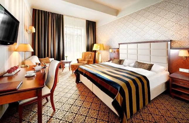 Classic Tek Büyük Yataklı Oda