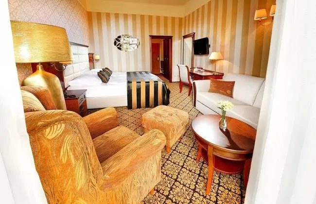 Classic Tek Büyük Yataklı Oda