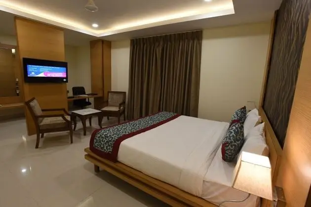 Deluxe Tek Büyük Yataklı Oda, 1 Çift Kişilik Yatak, Şehir Manzaralı