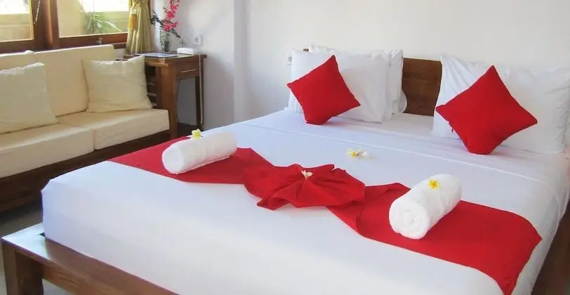 Romantic Tek Büyük Yataklı Oda, 1 Büyük (Queen) Boy Yatak ve Çekyat, Küvet