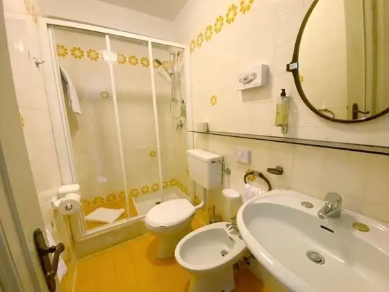 Büyük Yataklı Tek Kişilik Oda