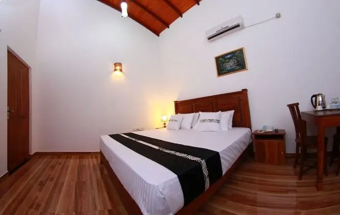 Superior Tek Büyük Yataklı Oda, Balkon, Bahçe Manzaralı