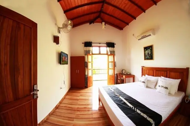 Superior Tek Büyük Yataklı Oda, Balkon, Bahçe Manzaralı