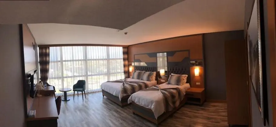 Twin, Şehir Manzaralı