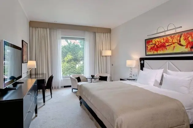 Hill View Guest Room, 1 King Bed