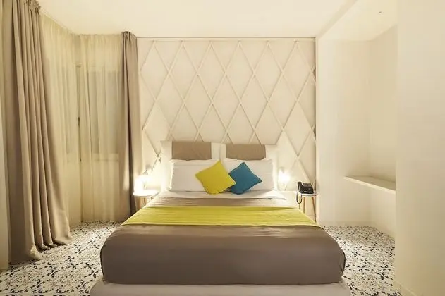 Superior Dört Kişilik Oda, Kısmi Deniz Manzaralı