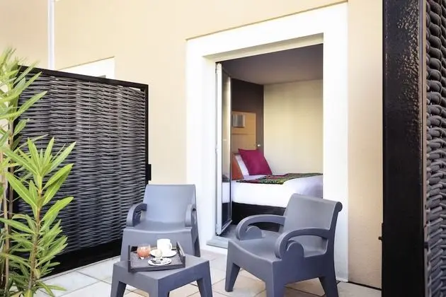 Deluxe Tek Büyük Yataklı Oda, 1 Çift Kişilik Yatak, Teras, Havuz Manzaralı