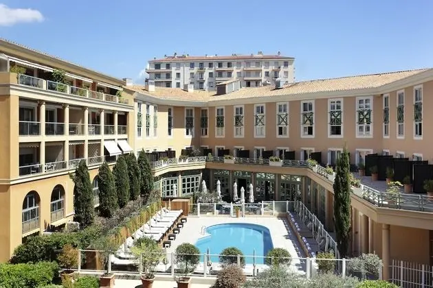 Deluxe Tek Büyük Yataklı Oda, 1 Çift Kişilik Yatak, Teras, Havuz Manzaralı
