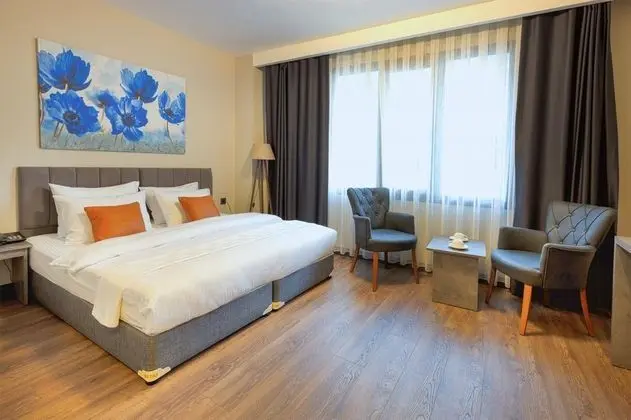 Geniş Aile Odası, Deniz ve Şehir Manzaralı, Balkonsuz