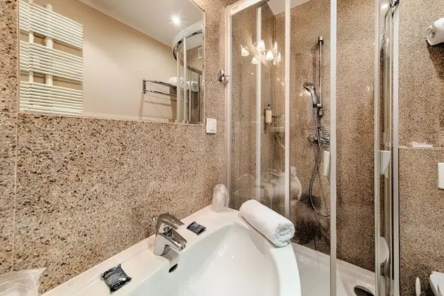 Standard Tek Büyük Yataklı Oda