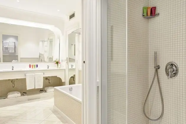 Deluxe Tek Büyük veya İki Ayrı Yataklı Oda, Balkon, Şehir Manzaralı