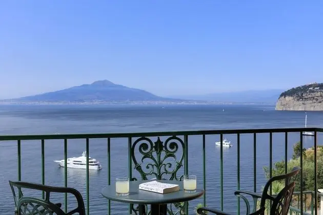 Premier Tek Büyük veya İki Ayrı Yataklı Oda, Balkon, Deniz Manzaralı