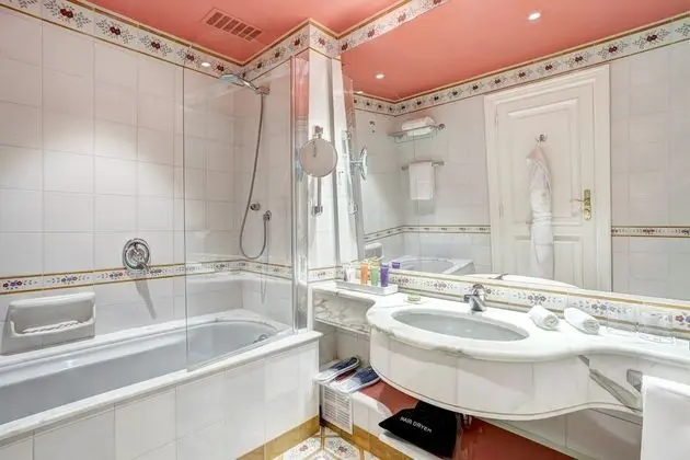 Standard Tek Büyük veya İki Ayrı Yataklı Oda, Balkon