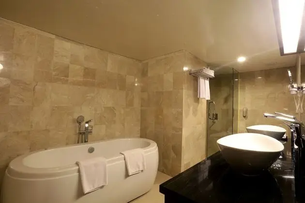Grand Executive Suite