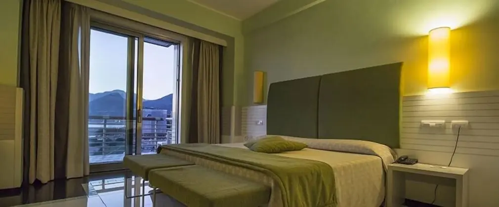 Superior Tek Büyük veya İki Ayrı Yataklı Oda