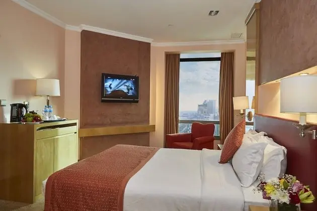 Queen Room with City View