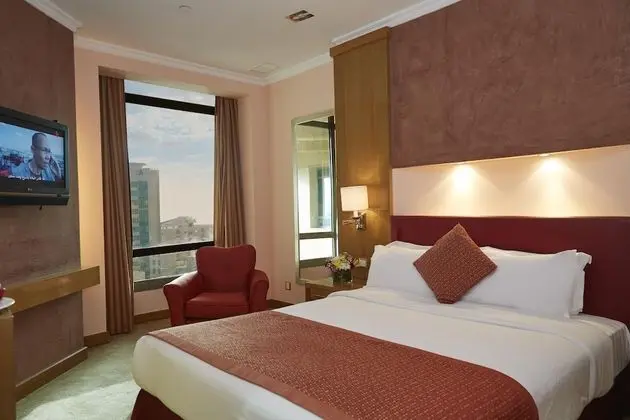 Queen Room with City View