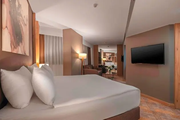 https://images.etstur.com/imgproxy/resize/2560x1440/files/images/hotelImages/etsrooms/514597/Grand_Sapphire_City_Hotel_20260429125244_1.jpg