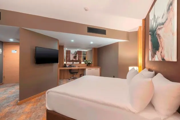 https://images.etstur.com/imgproxy/resize/2560x1440/files/images/hotelImages/etsrooms/514597/Grand_Sapphire_City_Hotel_20260429125244_2.jpg